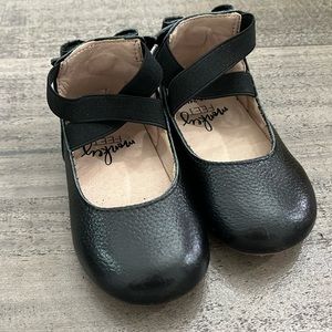 Monkey Feet bow back flats EUC